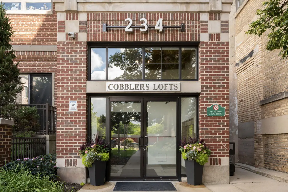 234 E Reservoir Ave, Milwaukee, WI 53212 - #1