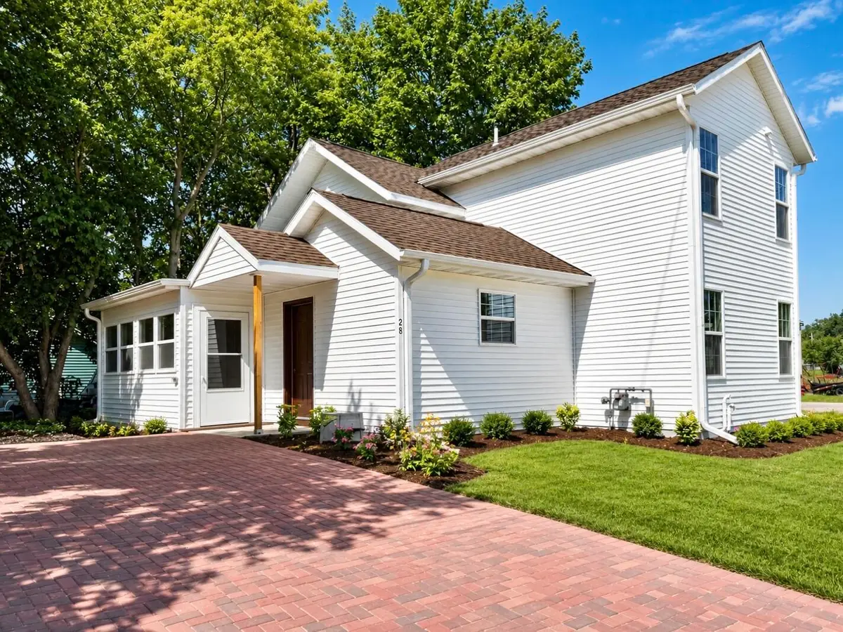 28 N Third St, Darien, WI 53114 - #1
