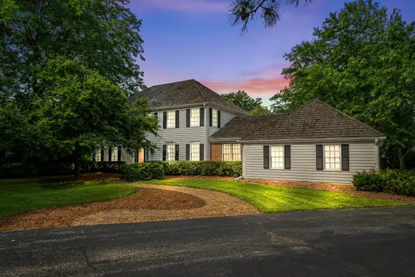 11723 N Bridgewater Dr, Mequon, WI 53092