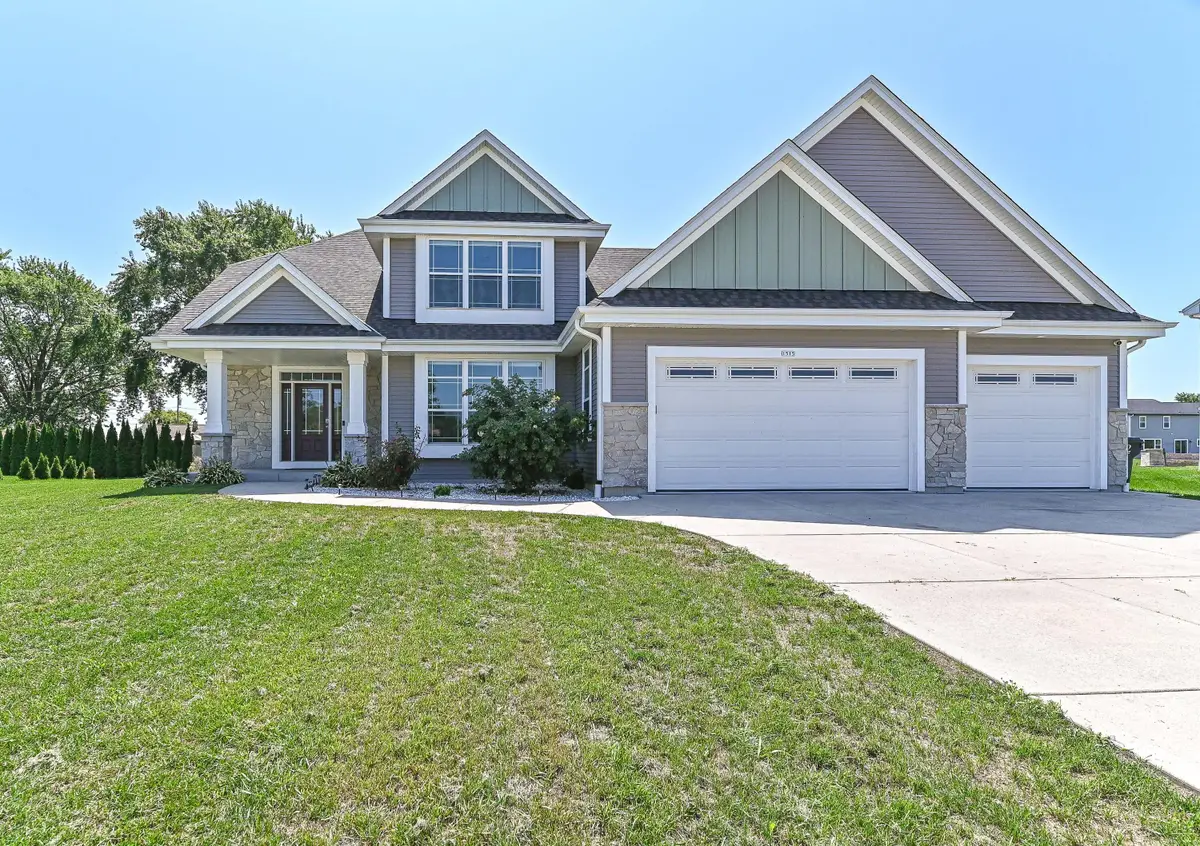 1515 E Maple View Dr, Oak Creek, WI 53154 - #1