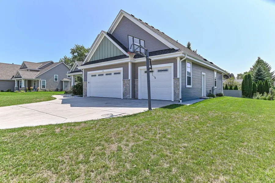 1515 E Maple View Dr, Oak Creek, WI 53154 - #3