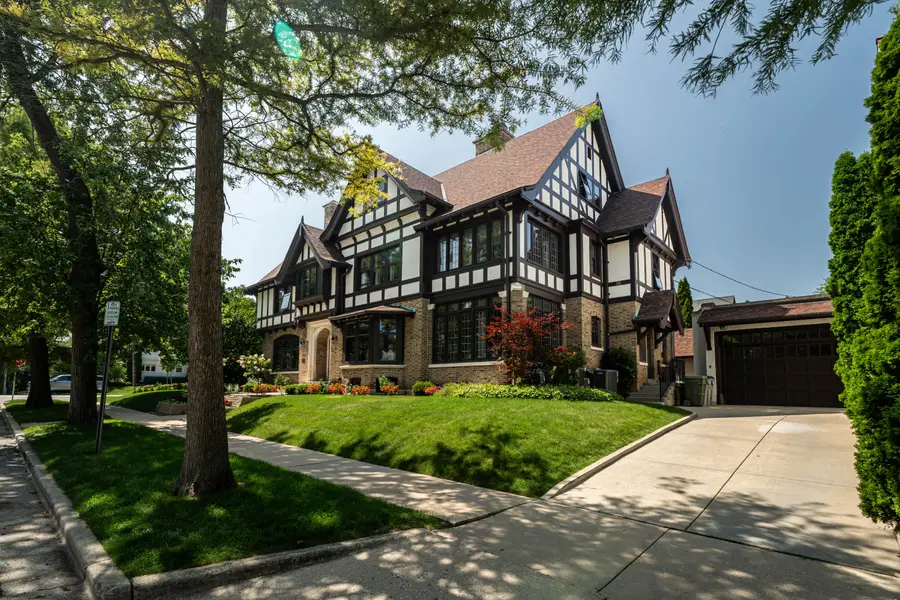 3107 N Shepard Ave, Milwaukee, WI 53211 - #3