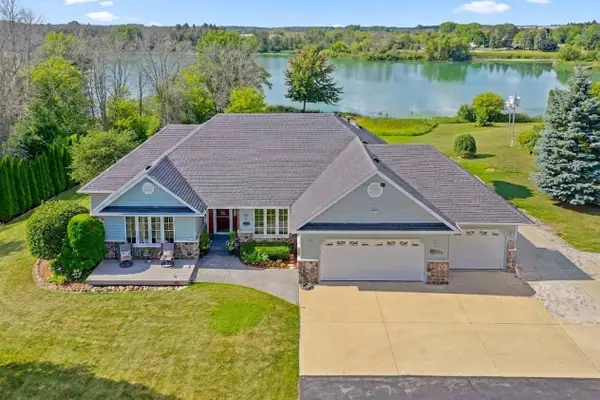 6150 Silver Hills Dr, Manitowoc Rapids, WI 54220