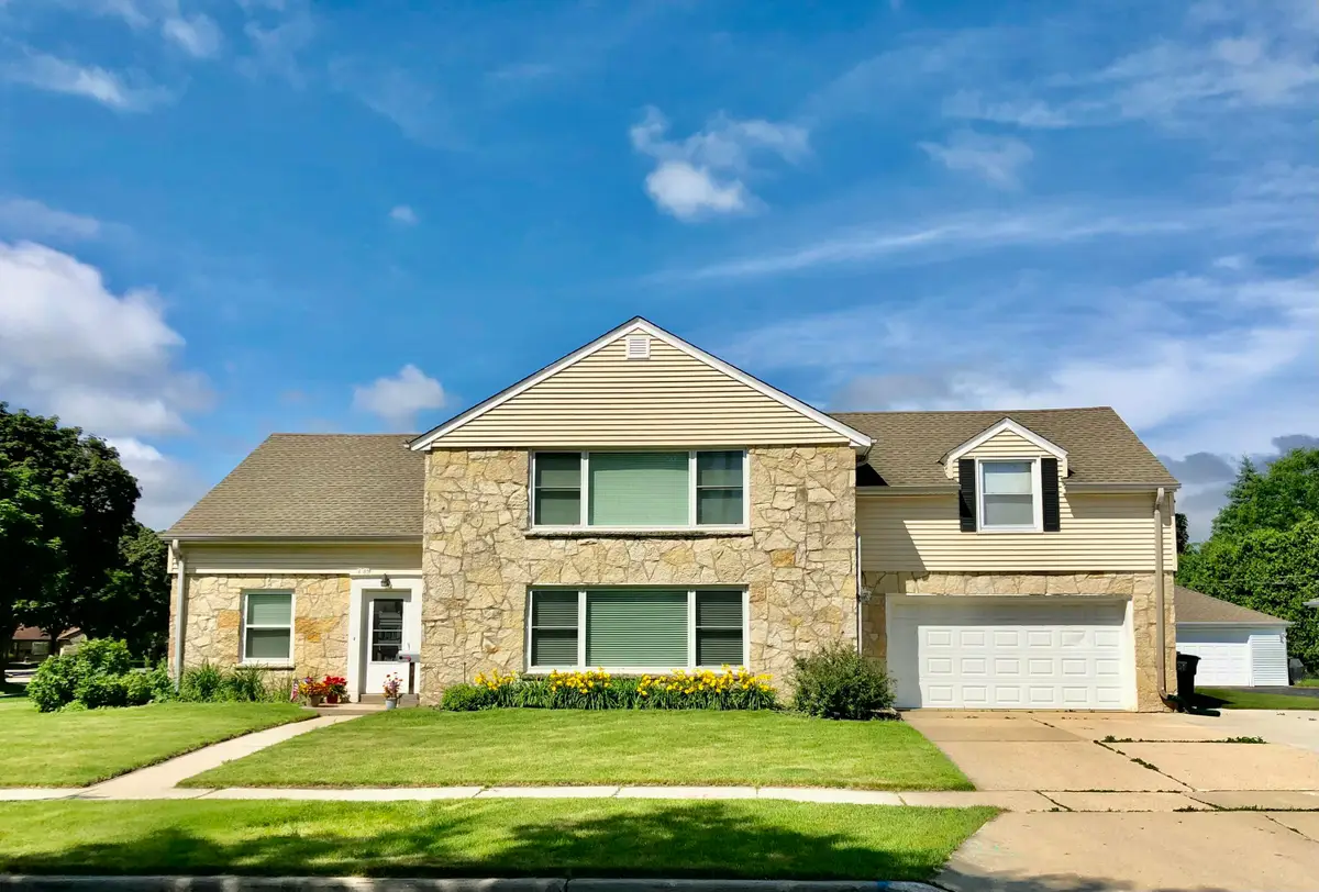 2105 Ludington Ave, Wauwatosa, WI 53226 - #1