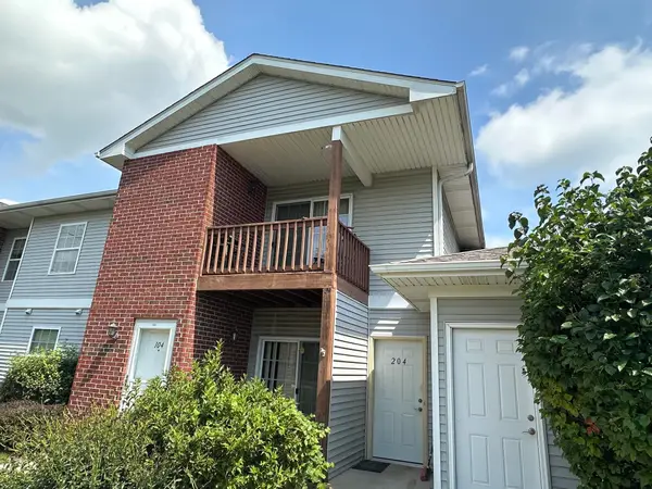 210 E Remer Rd, Elkhorn, WI 53121