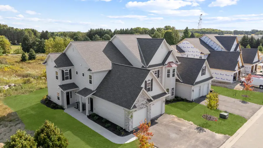 1786 Horseshoe Ln, Slinger, WI 53086 - #2