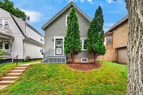 1979 S 10th St, Milwaukee, WI 53204