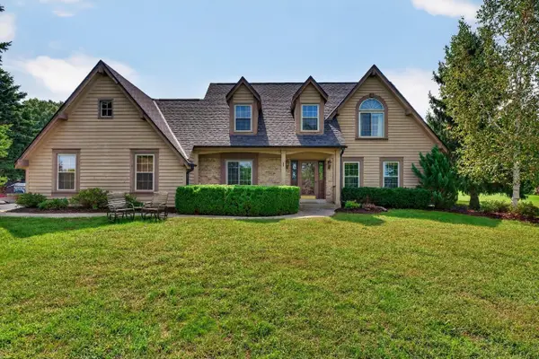 S93W33523 Fieldside Ct, Mukwonago, WI 53149