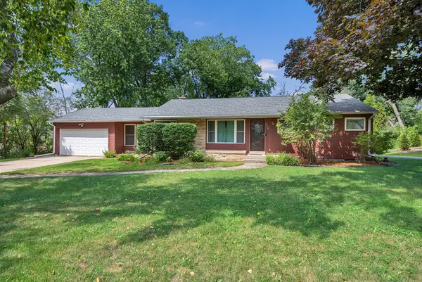 228 W Brentwood Ln, Glendale, WI 53217