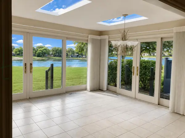 2115 W Norfolk Ct, Mequon, WI 53092