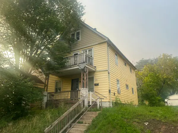 1114 W Keefe Ave, Milwaukee, WI 53206
