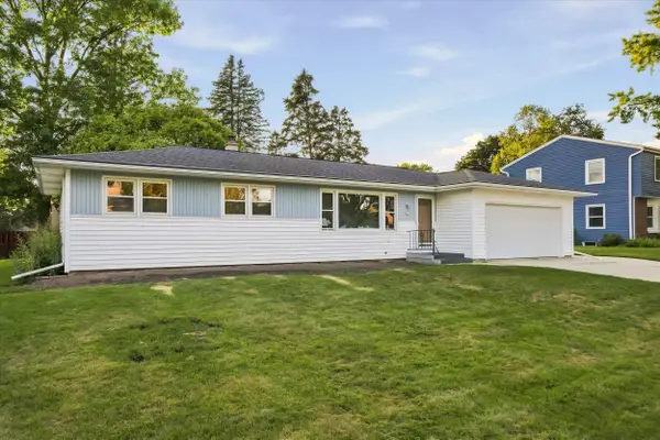 923 W Whitefish Rd, Port Washington, WI 53074