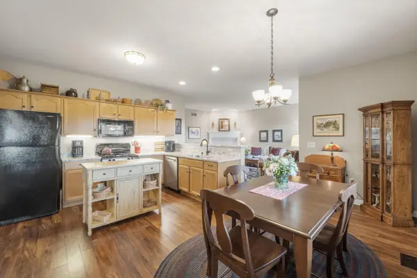 691 W Dekora St, Saukville, WI 53080
