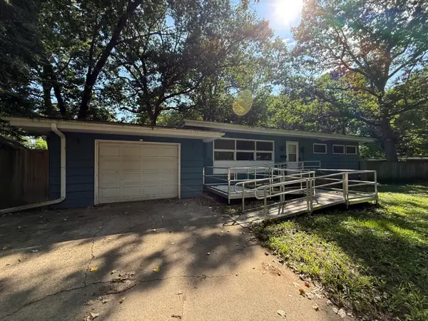 429 10th Pl, Kenosha, WI 53140