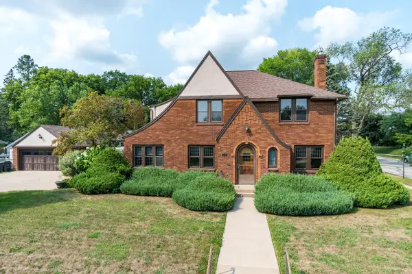 1529 Cass St, La Crosse, WI 54601