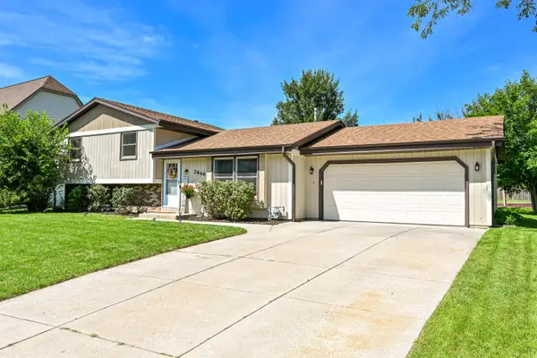 2846 W Briarwood Dr, Franklin, WI 53132