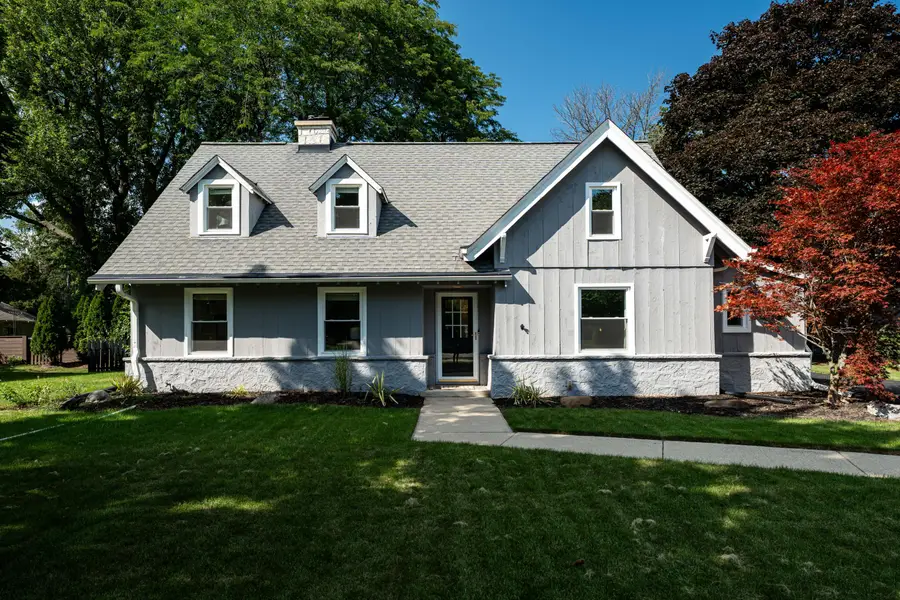 140 E Green Tree Rd, Fox Point, WI 53217 - #2