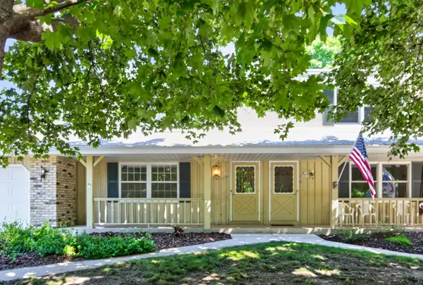 W71N1044 Hampton Ave, Cedarburg, WI 53012