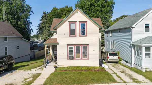 422 N 6th St, Manitowoc, WI 54220