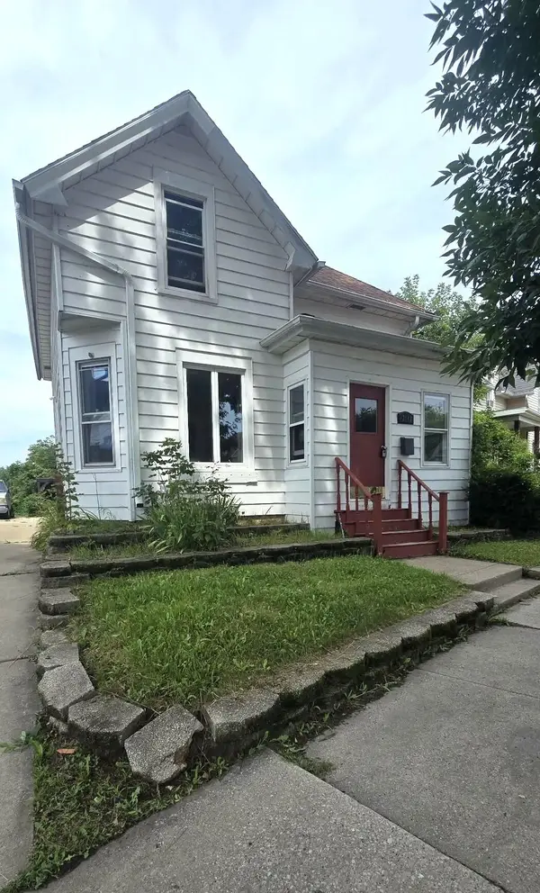 2042 Carmel Ave, Racine, WI 53405
