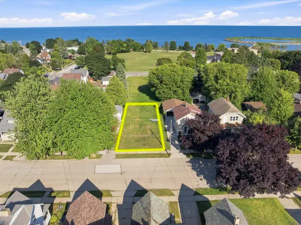 731 N 5th St, Manitowoc, WI 54220