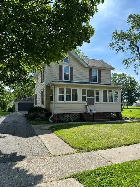 1962 Beulah Ave, East Troy, WI 53120