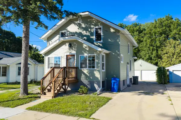717 N Church St, Watertown, WI 53098