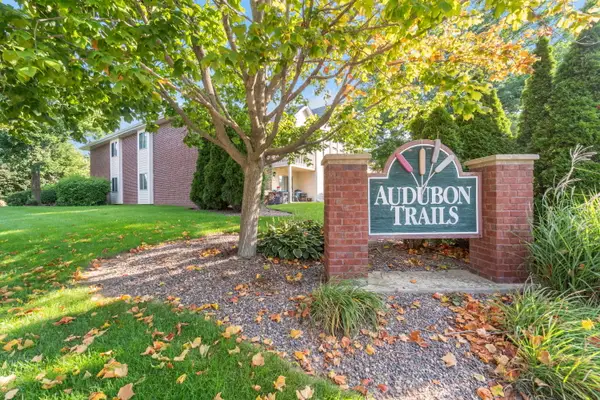 1926 Parknoll Ln, Port Washington, WI 53074