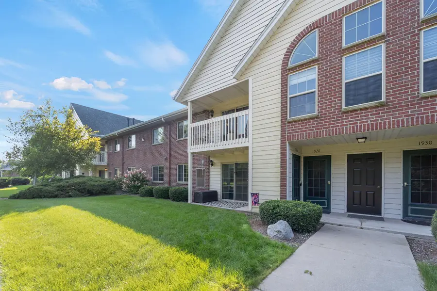 1926 Parknoll Ln, Port Washington, WI 53074 - #2