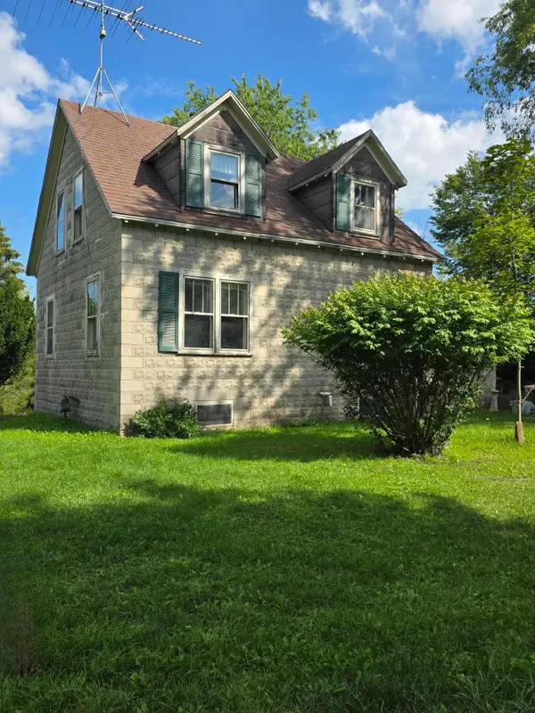 101 Lake St, Cascade, WI 53011