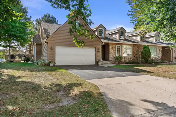 7727 W Maple Ridge Ct, Franklin, WI 53132