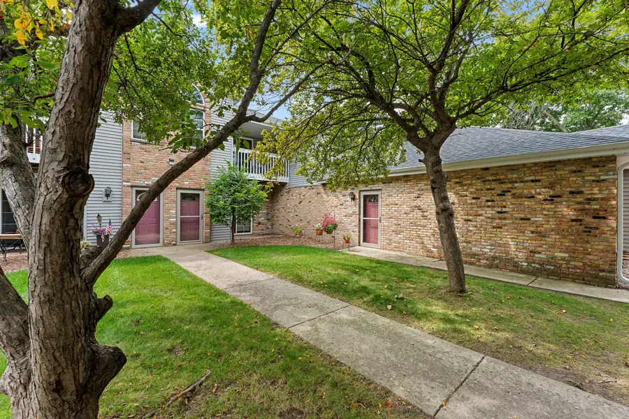 180 W Oak Leaf Dr, Oak Creek, WI 53154 - #2