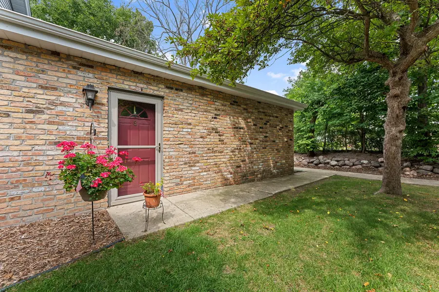 180 W Oak Leaf Dr, Oak Creek, WI 53154 - #3