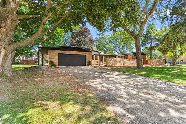 1550 11th Ave, Grafton, WI 53024