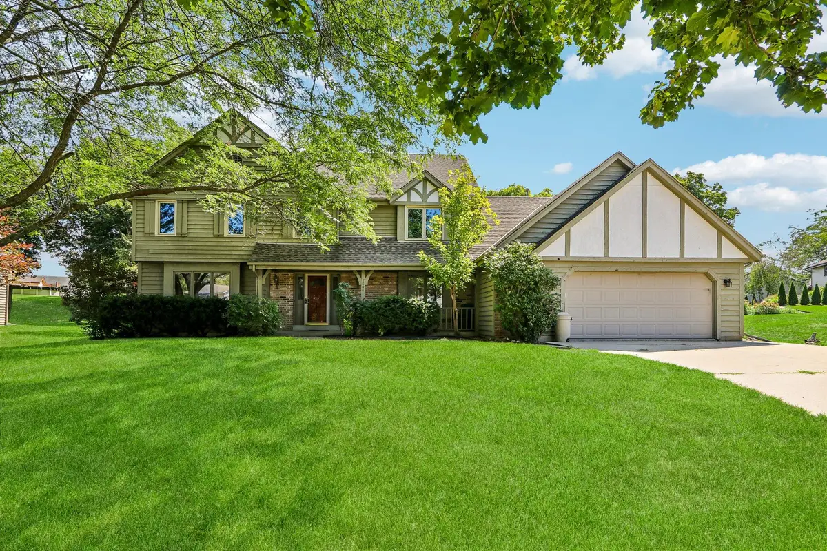 7586 Francis Ct E, Franklin, WI 53132 - #1