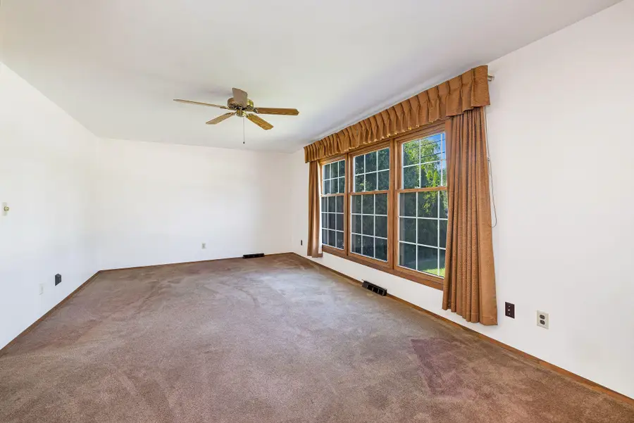 5401 W Cold Spring Rd, Greenfield, WI 53220 - #3