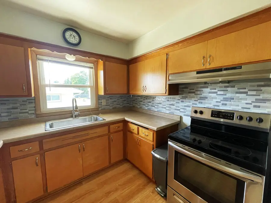 707 Lakeview Ave, South Milwaukee, WI 53172 - #3