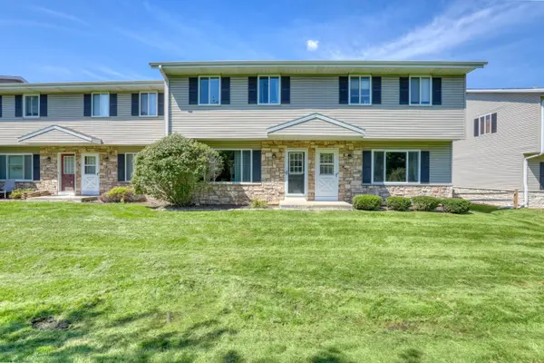 W163N11522 Windsor Ct, Germantown, WI 53022