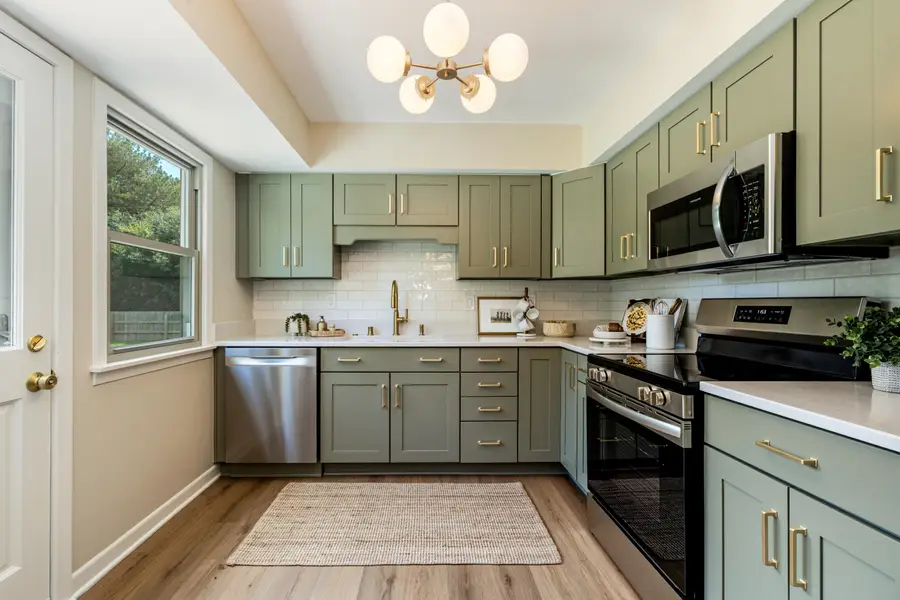 11630 N Riverland Rd, Mequon, WI 53092 - #3