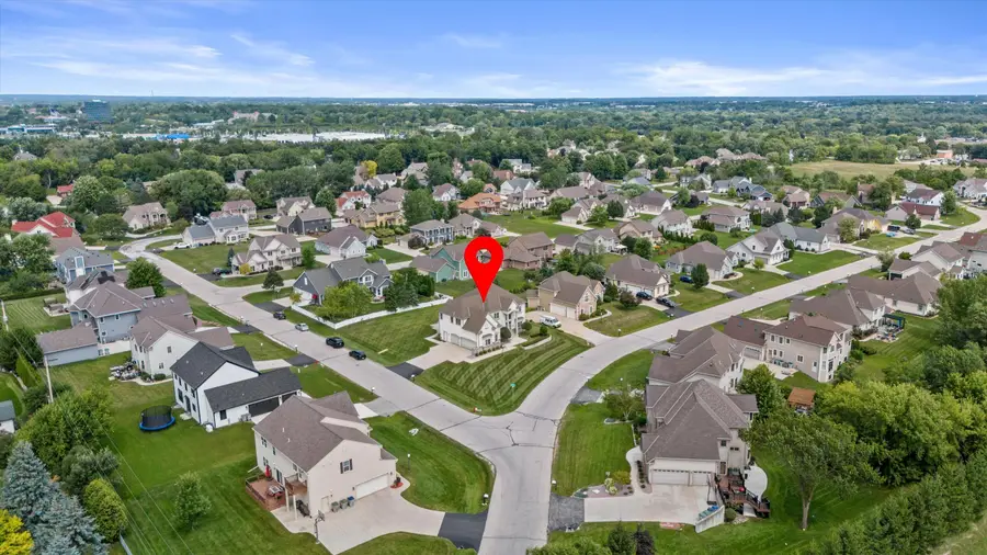 11222 W Meadowcreek Dr, Milwaukee, WI 53224 - #3