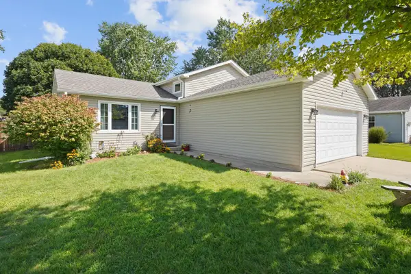 986 93rd St, Pleasant Prairie, WI 53158