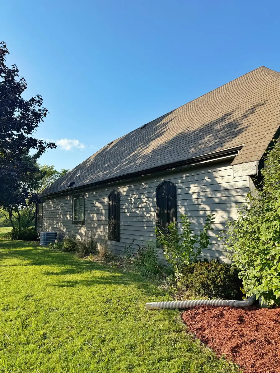 8530 W Woodfield Ct, Franklin, WI 53132 - #3