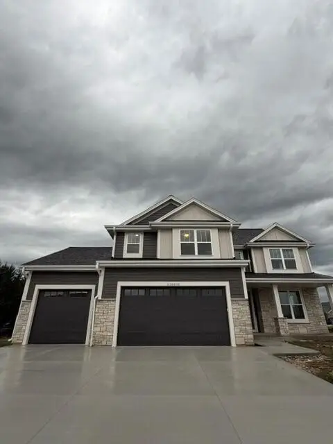 N75 W24728 Lauren Dr, Sussex, WI 53089