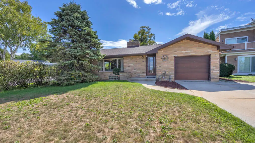 29 North Point Dr, Sheboygan, WI 53081 - #1