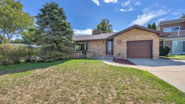 29 North Point Dr, Sheboygan, WI 53081