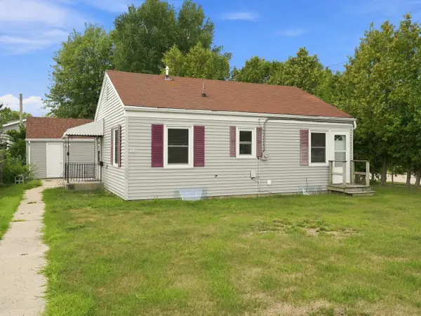 904 Raton Ct, Manitowoc, WI 54220