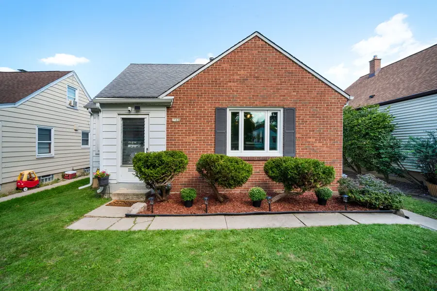 2560 S 71st St, Milwaukee, WI 53219 - #2