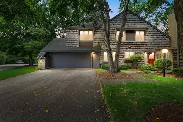 92 Woodfield Ct, Wind Point, WI 53402