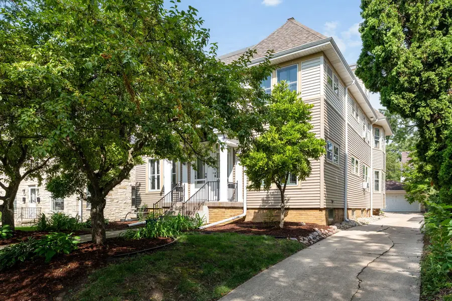 6118 W Wisconsin Ave, Wauwatosa, WI 53213 - #3