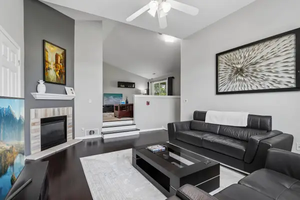 6877 S Rolling Meadows Ct, Oak Creek, WI 53154